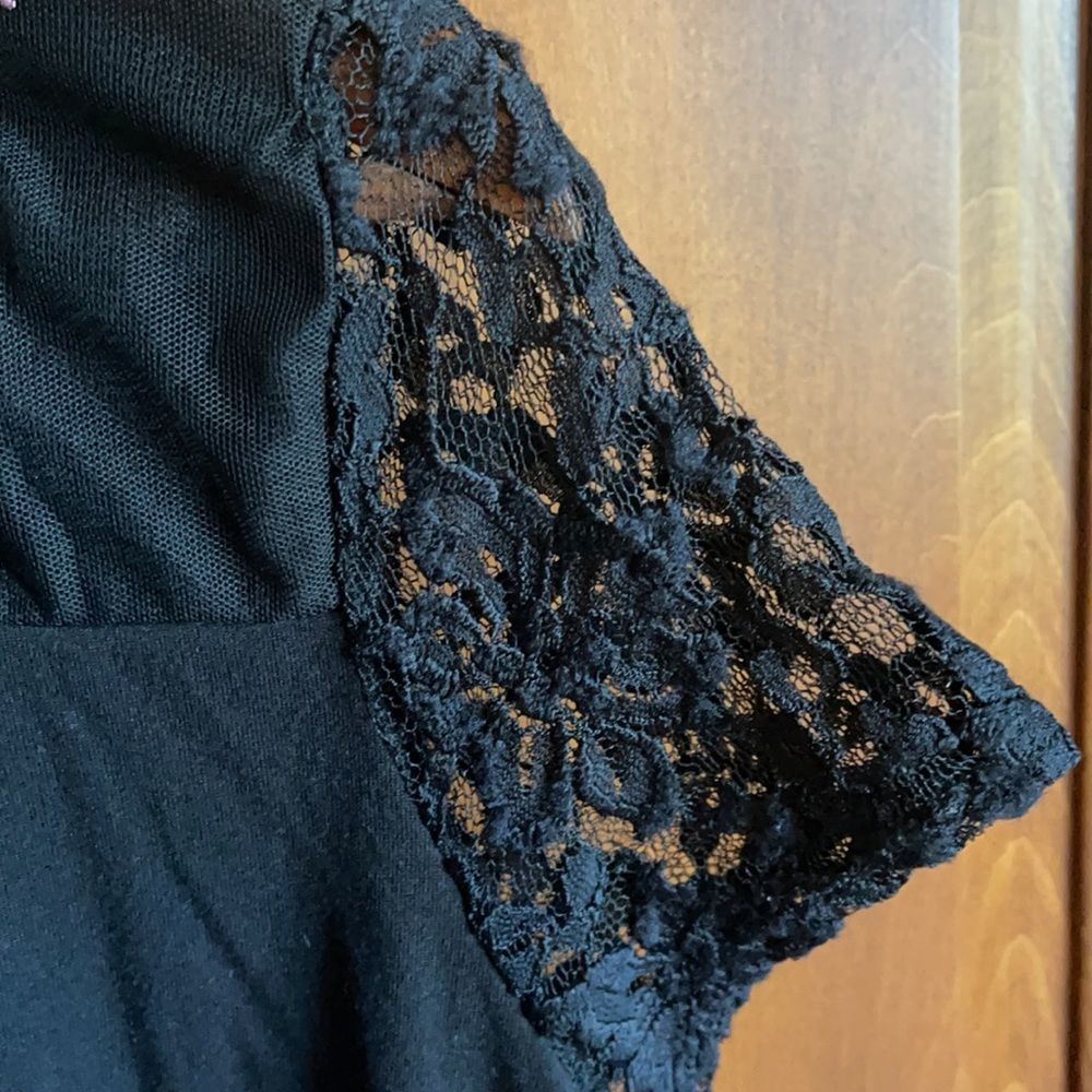 Embroidered top - Picture 2 of 7